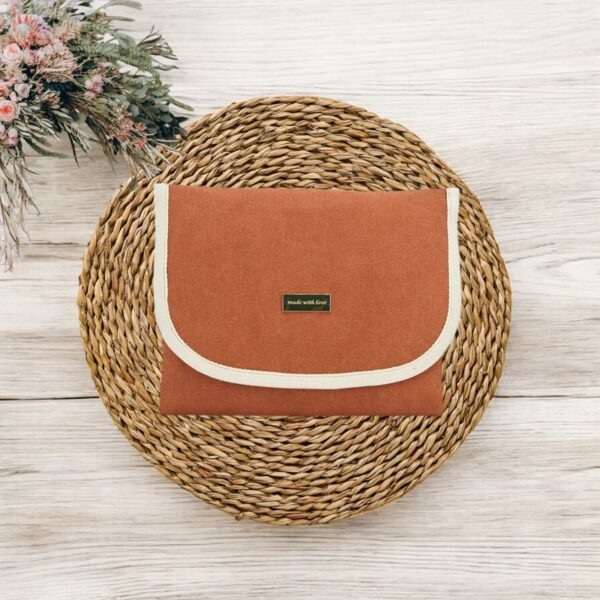 Muda-Fraldas Tecido "Made with Love" gallery image Muda-Fraldas Tecido "Made with Love"