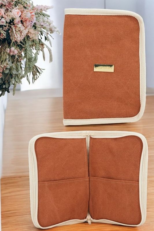 Porta-Documentos de Tecido "Made with Love" gallery image Porta-Documentos de Tecido "Made with Love"