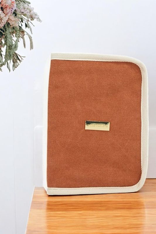 Porta-Documentos de Tecido "Made with Love" gallery image Porta-Documentos de Tecido "Made with Love"