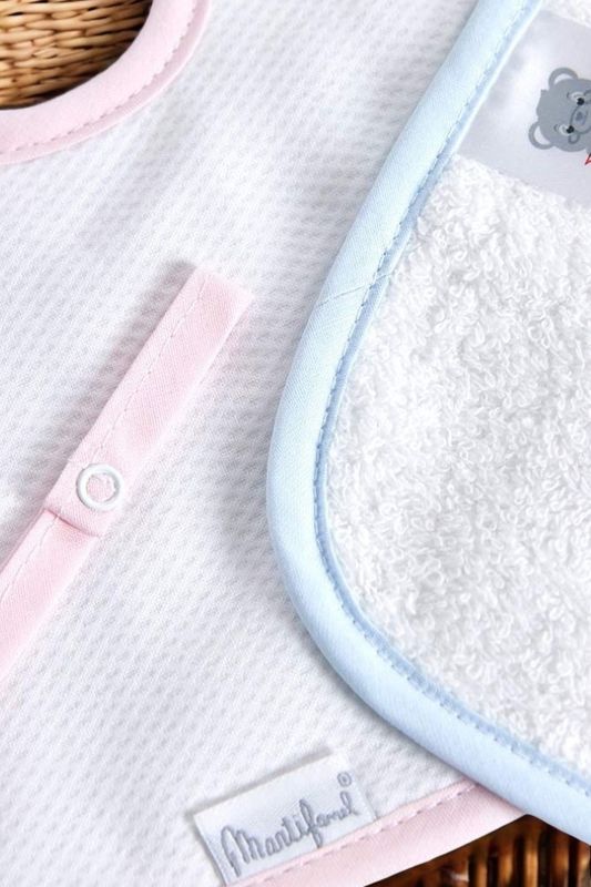 Babetes com porta-chupeta – Piquet e felpo gallery image Babetes com porta-chupeta – Piquet e felpo