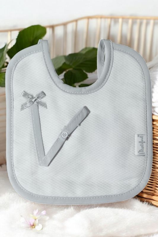 Babetes com porta-chupeta – Piquet e felpo gallery image Babetes com porta-chupeta – Piquet e felpo