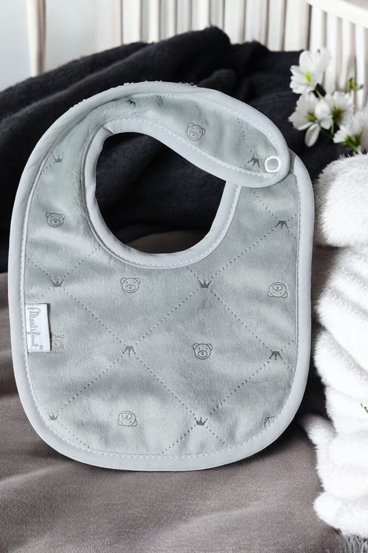 Babetes em tecido laminado – Aplicações estampadas gallery image Babetes em tecido laminado – Aplicações estampadas