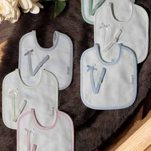 Babetes com porta-chupeta – Piquet e felpo