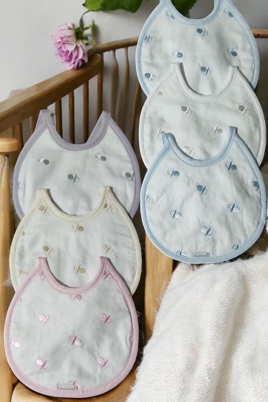 Babetes bordadas com chupetas featured image Babetes bordadas com chupetas