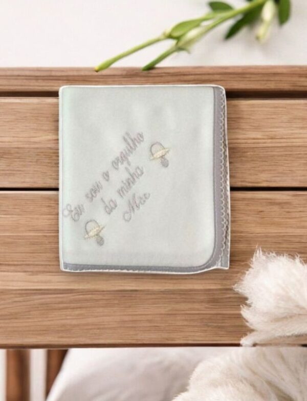 Fralda de algodão com frase bordada gallery image Fralda de algodão com frase bordada