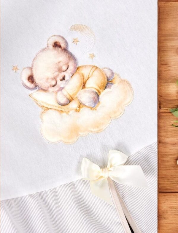 Fralda tapa ovo para cadeira de bebé com aplicação em veludo na forma de urso gallery image Fralda tapa ovo para cadeira de bebé com aplicação em veludo na forma de urso