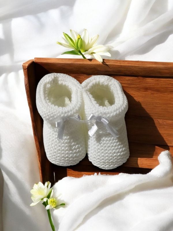 Carapins para bebé estilo botinha com laço gallery image Carapins para bebé estilo botinha com laço