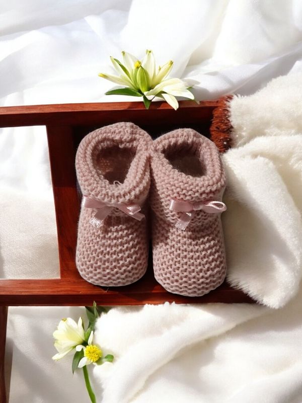 Carapins para bebé estilo botinha com laço gallery image Carapins para bebé estilo botinha com laço