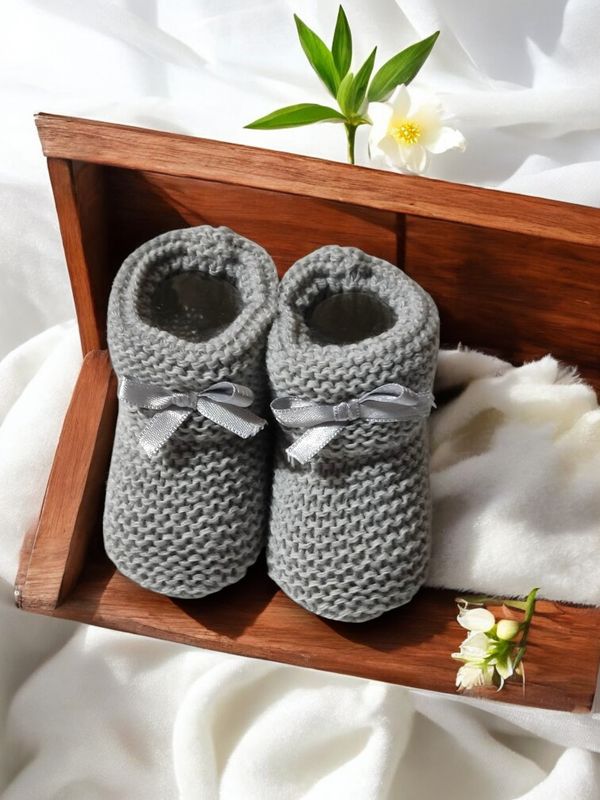 Carapins para bebé estilo botinha com laço gallery image Carapins para bebé estilo botinha com laço