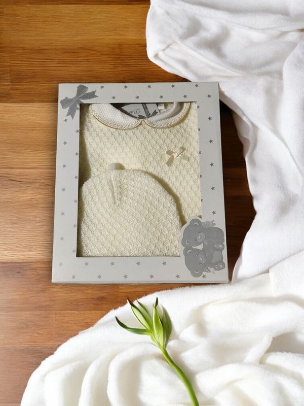 Conjunto de bebé em malha com 3 peças - Unissexo gallery image Conjunto de bebé em malha com 3 peças - Unissexo