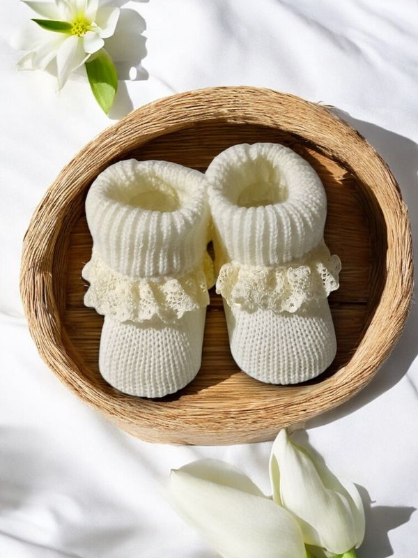 Carapins estilo botinha com renda - Elegância e conforto featured image Carapins estilo botinha com renda - Elegância e conforto