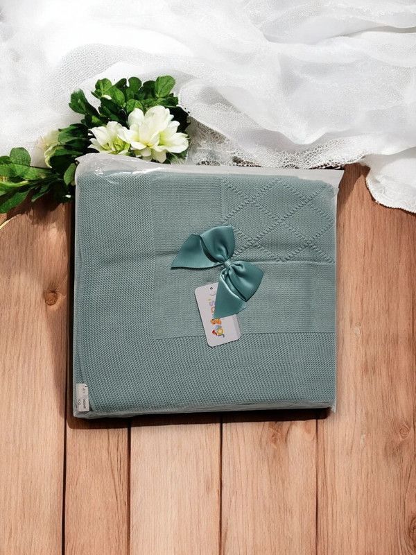 Manta de bebé com laço - Suavidade e estilo gallery image Manta de bebé com laço - Suavidade e estilo