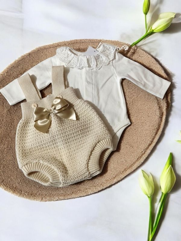 Conjunto 2 Peças para Bebé Menina – Fofo com Laço e Body com Meia Carda featured image Conjunto 2 Peças para Bebé Menina – Fofo com Laço e Body com Meia Carda