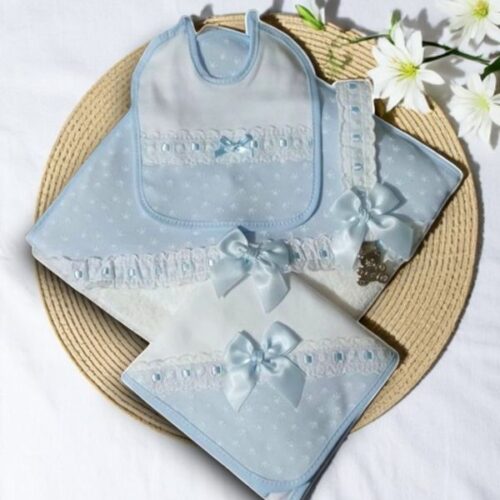 ​Conjunto 4 Peças para Bebé – Toalha, Babete, Fralda e Prende Chupeta