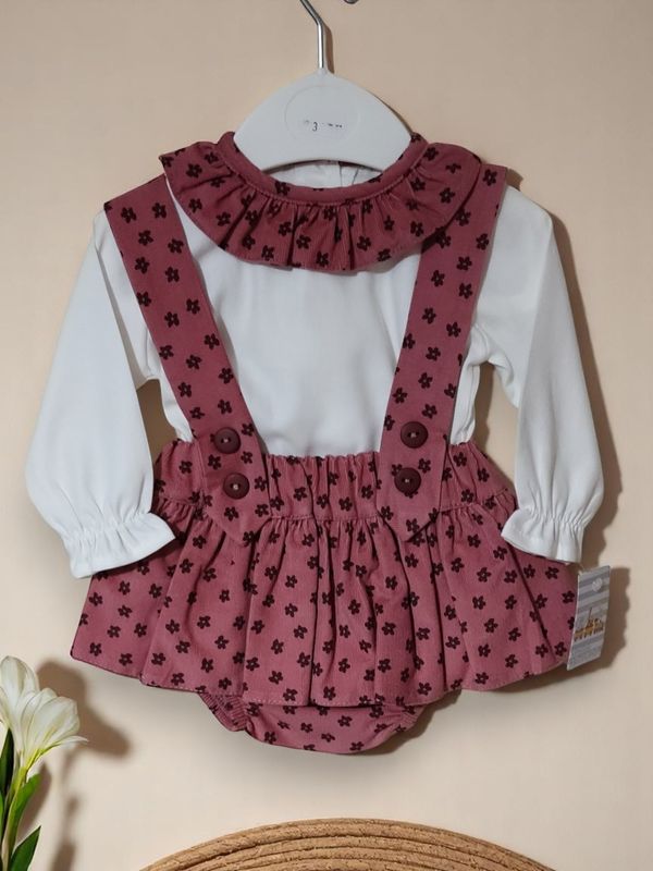 Conjunto 2 Peças para Bebé Menina – Saia com Suspensórios e Blusa gallery image Conjunto 2 Peças para Bebé Menina – Saia com Suspensórios e Blusa