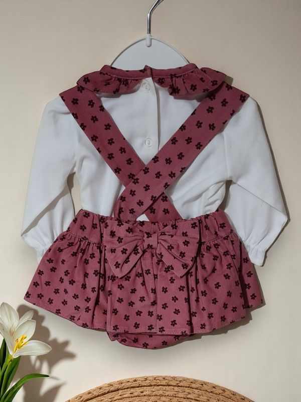 Conjunto 2 Peças para Bebé Menina – Saia com Suspensórios e Blusa gallery image Conjunto 2 Peças para Bebé Menina – Saia com Suspensórios e Blusa